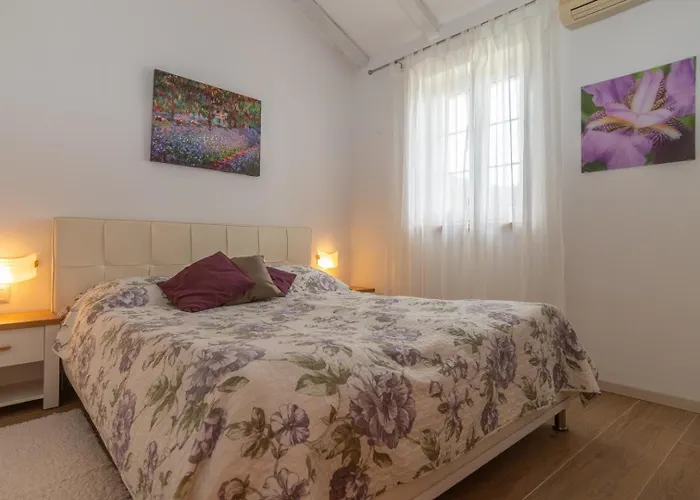 House Evita With Sea View Guest house Nerezine