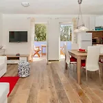 בית הארחה House Evita With Sea View