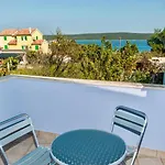 House Evita With Sea View בית הארחה נזרין