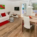 House Evita With Sea View בית הארחה נזרין