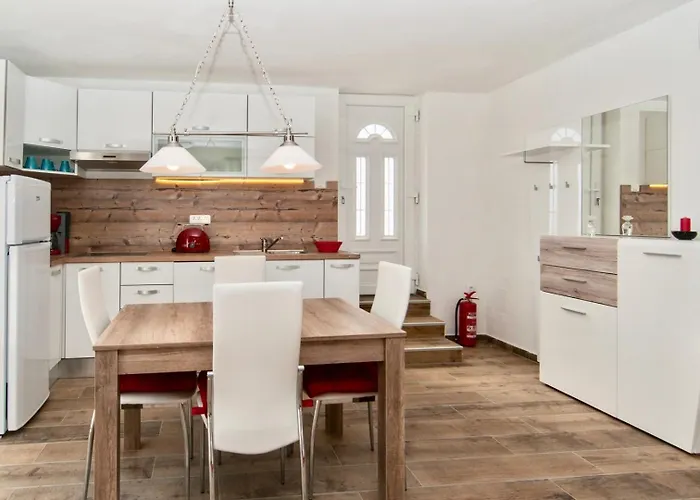 House Evita With Sea View Nerezine