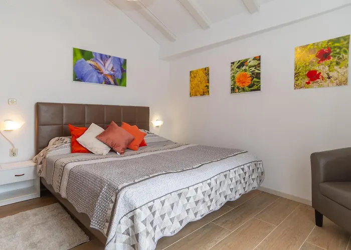 House Evita With Sea View Nerezine