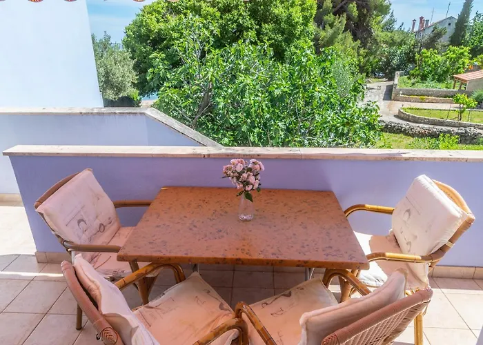 House Evita With Sea View Affittacamere Nerezine